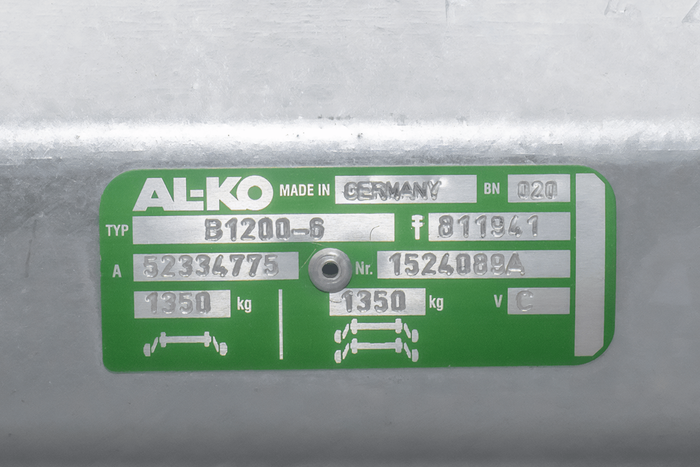 AL-KO COMPACT bromsad axel för släp / dragbil 1350kg 1650mm 2100mm 5x112